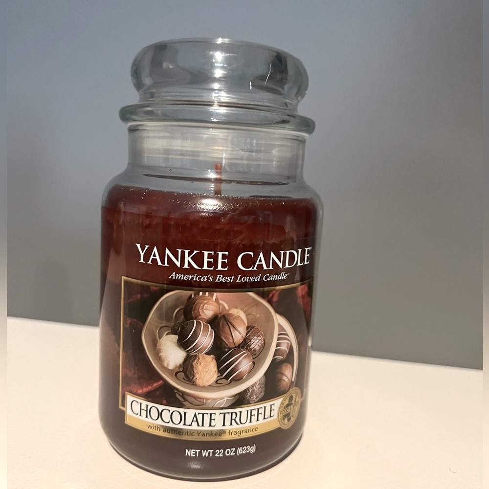 YANKEE CANDLE (22oz) CHOCOLATE TRUFFLE